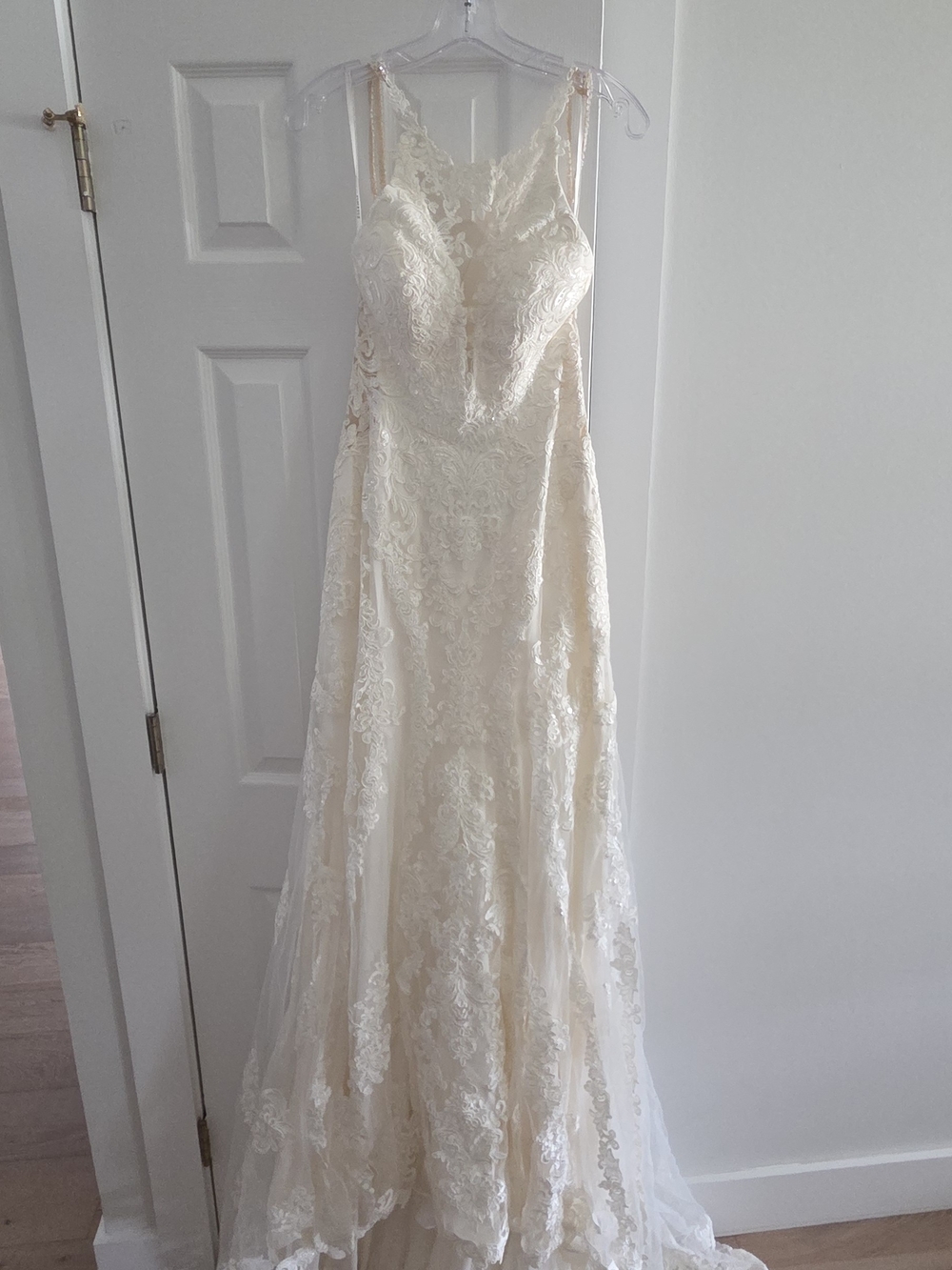 Elegant, Lace Backless Wedding Dress - Picture 2 of 15